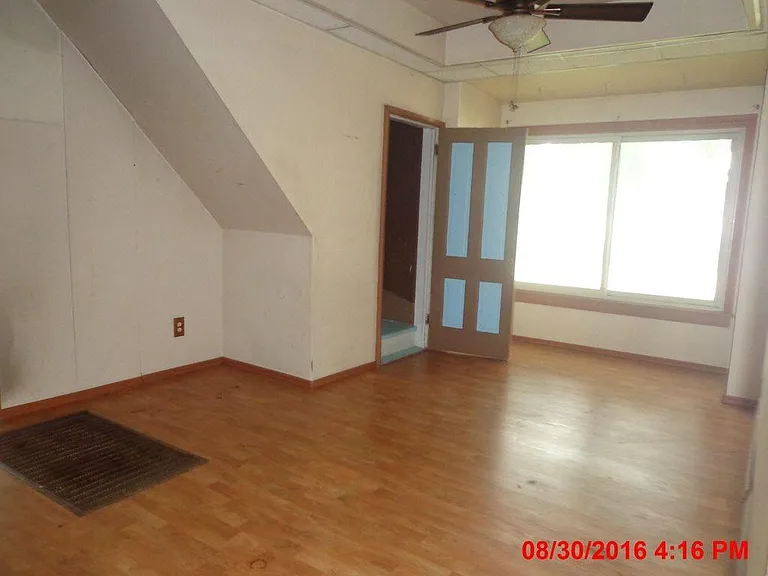 201 N Plum St — Photo 6