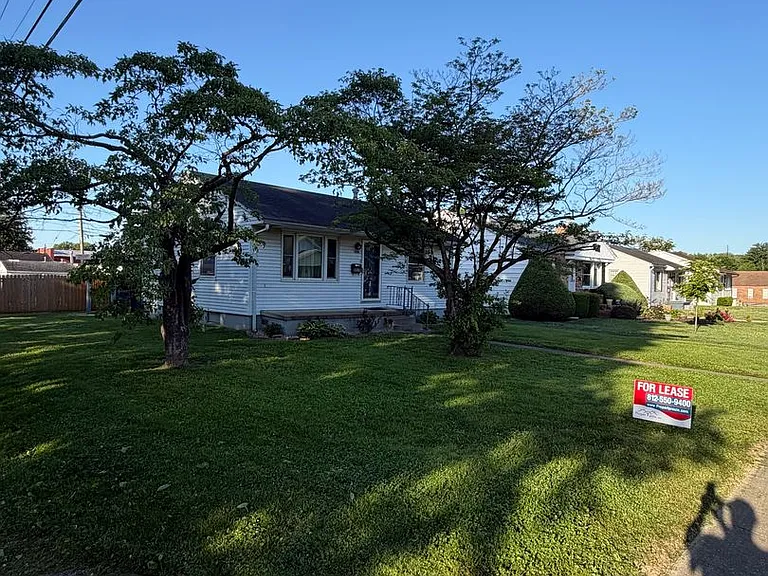 3200 Edgewood Dr — Photo 2