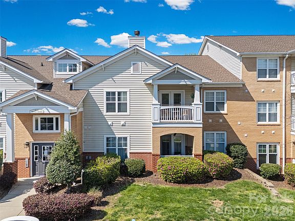 2nd image of 16458 Redstone Mountain Ln