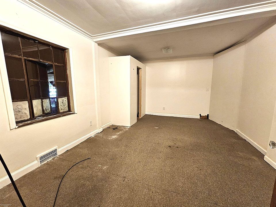 7th image of 18051 Santa Barbara Dr