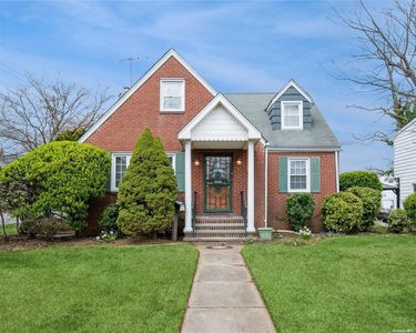 3 Broadway, New Hyde Park, NY, 11040