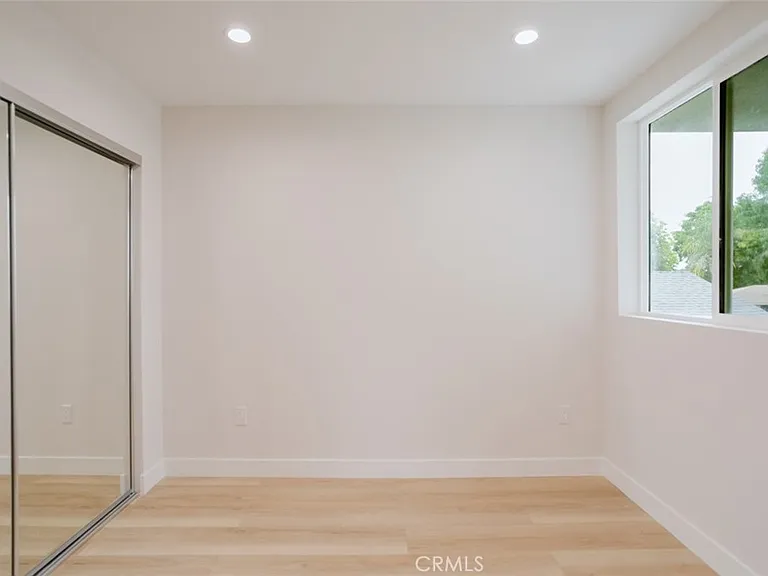 8915 Wakefield Ave — Photo 11
