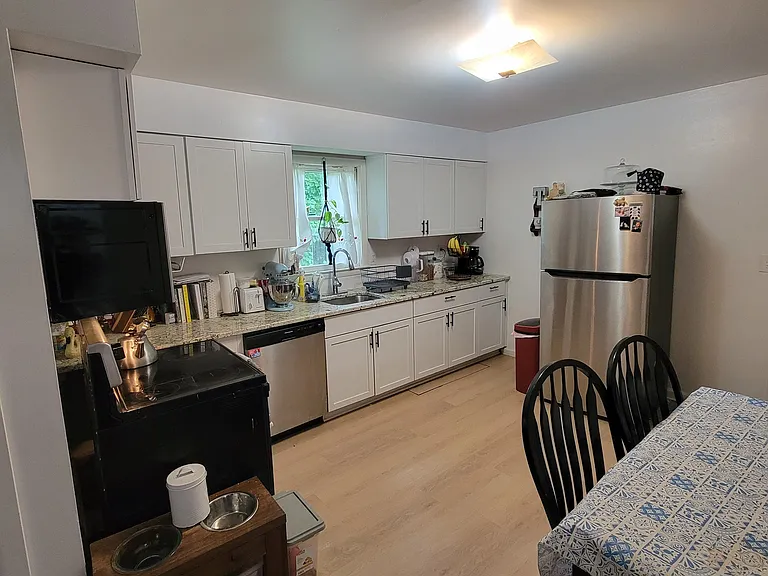 17-19 Henry St #17 — Photo 5