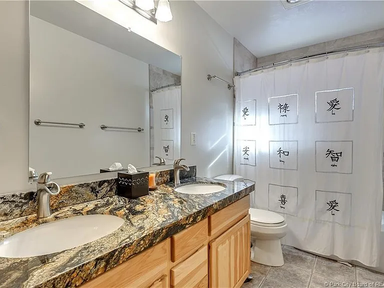 430 Parkview Dr — Photo 10