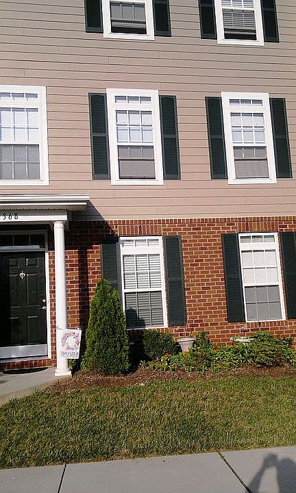 Main/street entry