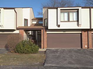 1045 Spring Mill Dr, Hoffman Estates, IL 60169