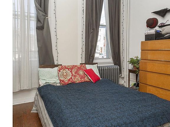 5th image of 2210 E York St #12-1F
