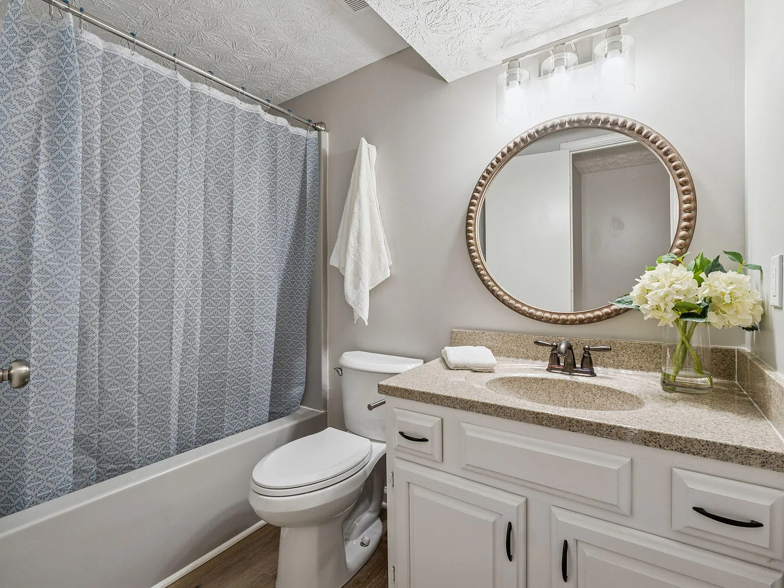 4 bed, 3.0 bath, 2600 sqft, $836 — Photo 3