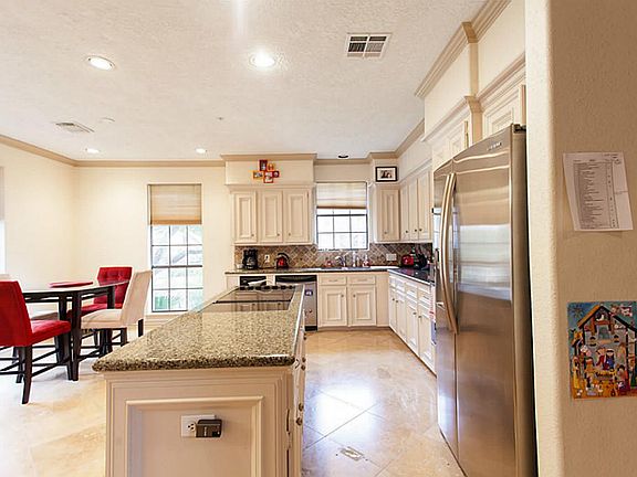 Master Retreat Features: Jacuzzi Tub & Shower, Granite Doubl
