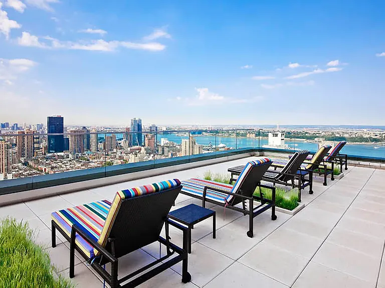 322 W 57th St #47V — Photo 9