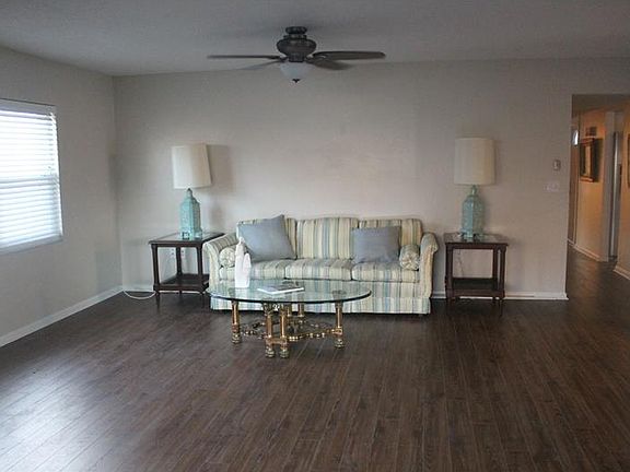 3rd image of 452 Cameo Dr