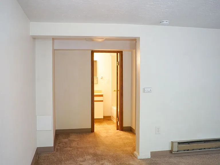 Great NW Location: Spacious 1 Bedroom Ready Soon! — Photo 9