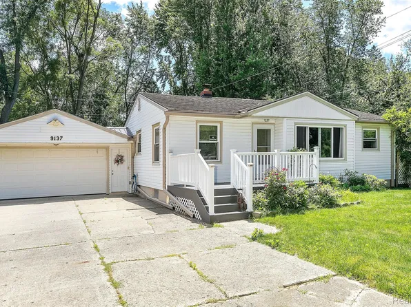 9137 Pittsfield St, Commerce Township, MI 48382
