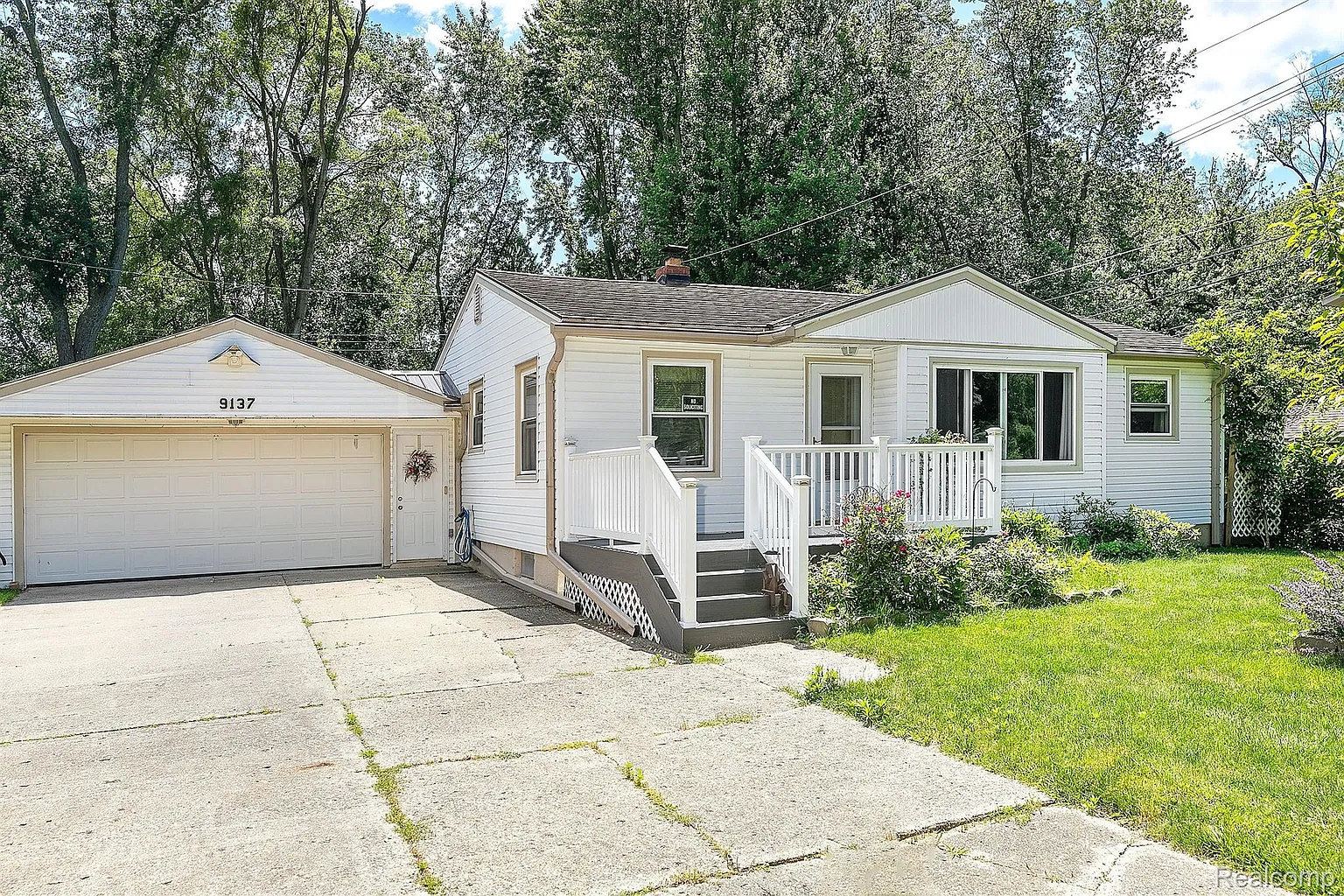 9137 Pittsfield St photo 1