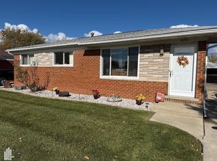 18261 Whitmore Dr, Clinton Township, MI