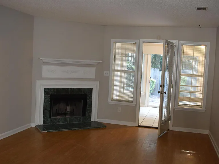 710 Legacy Ct — Photo 10