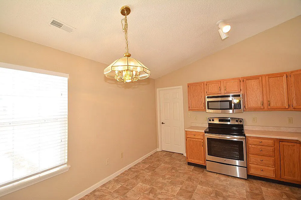 3 bed, 2.0 bath, 1212 sqft, $1,775 — Photo 4