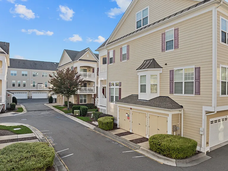 10410 Sablewood Dr #111 — Photo 32