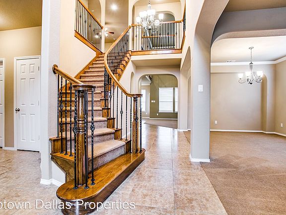 3rd image of 833 Trailwood Dr