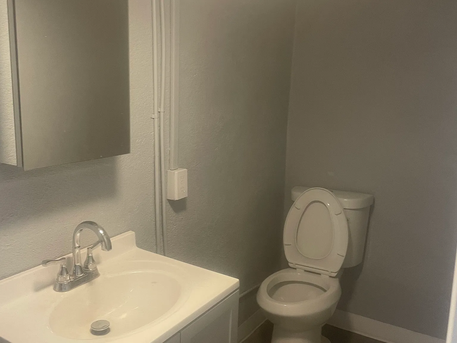 1 bed, 1000 sqft, $1,100 — Photo 3