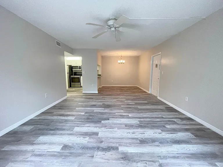 1182 Pine Ridge Cir W — Photo 5