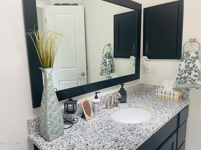 224 Wardour Castle Pl — Photo 9