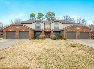 200 E Granada St #14, Fayetteville, AR 72703