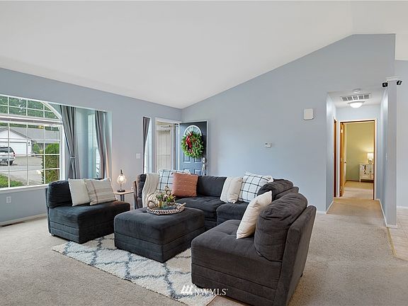 5th image of 140 Skylark Court E