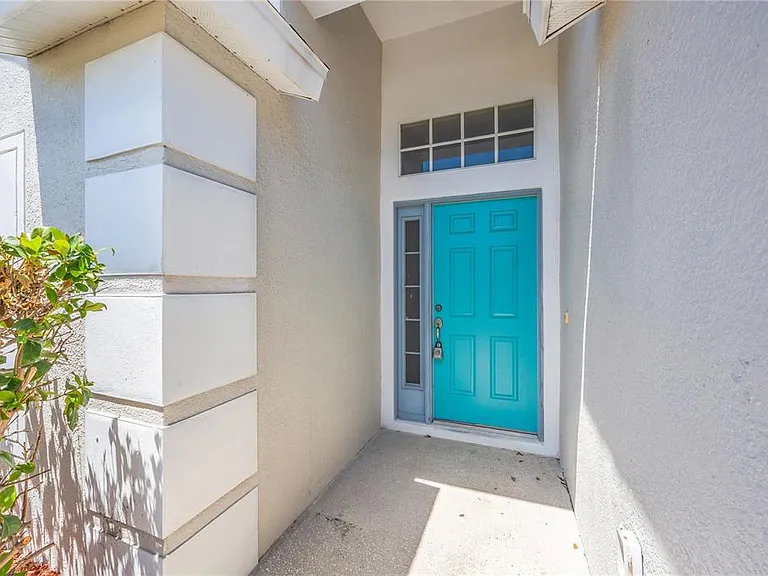 30435 Annadale Dr — Photo 2