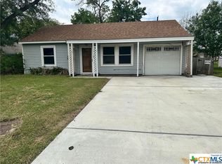 121 Runnels St, Pt Comfort, TX 77978