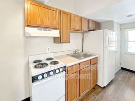 1314 W 4th St