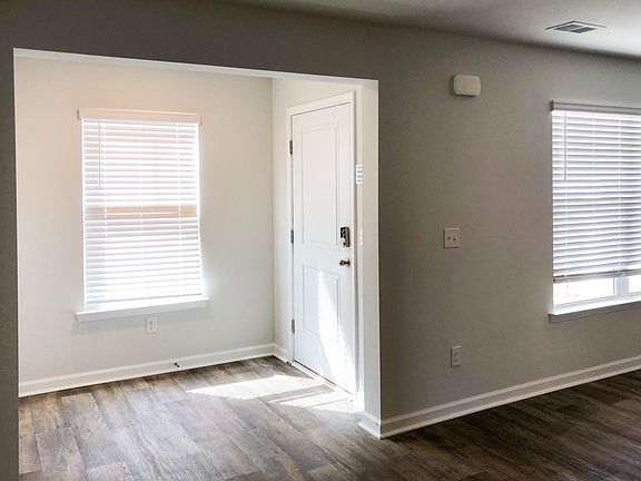 3rd image of 125 Spencer Cir #125