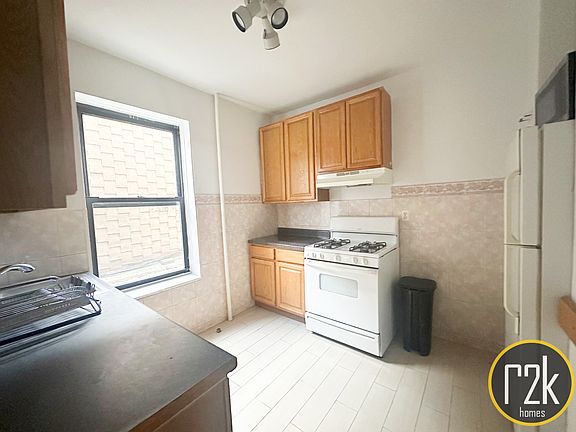 5th image of 3144 Steinway St APT 1F
