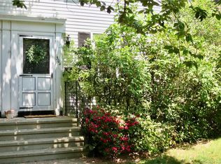 304 Sylvan Knoll Rd, Stamford, CT 06902