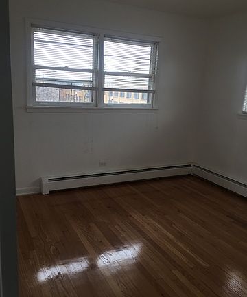 2nd image of 2810 N Lowell Ave APT 2C