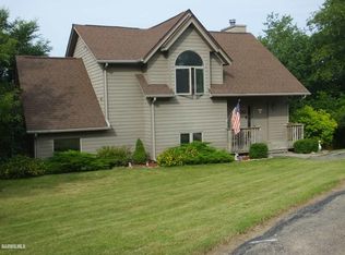 18 Bluffwood Trl, Galena, IL 61036