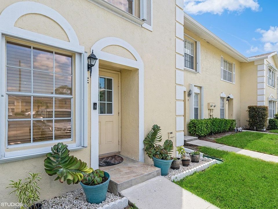 1st image of 213 Foxtail Drive #E