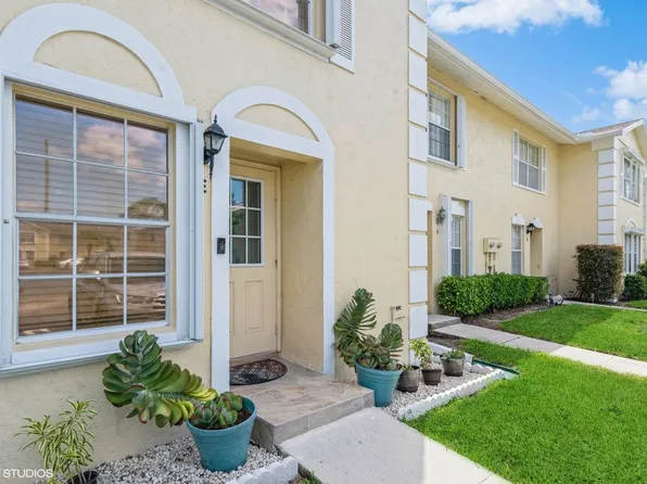 213 Foxtail Drive #E, Greenacres, FL 33415