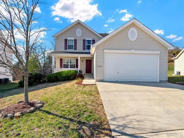 6727 Eagles View Dr, Pacific, MO 63069