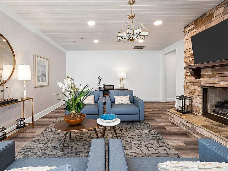 Houston Lake Apartments — Photo 32