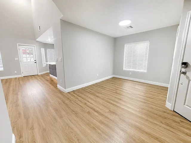 573 Aspen Leaf St — Photo 2