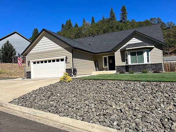 2nd image of 2102 NE Alabaster Ave