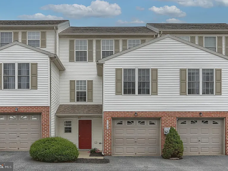 2120 Autumn Ct — Photo 1