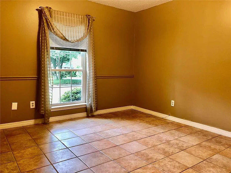 6677 Hounds Run S — Photo 12