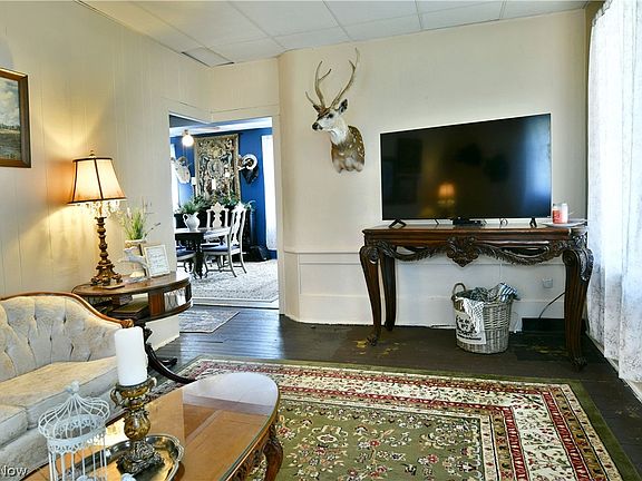 4th image of 315 W Park Ave