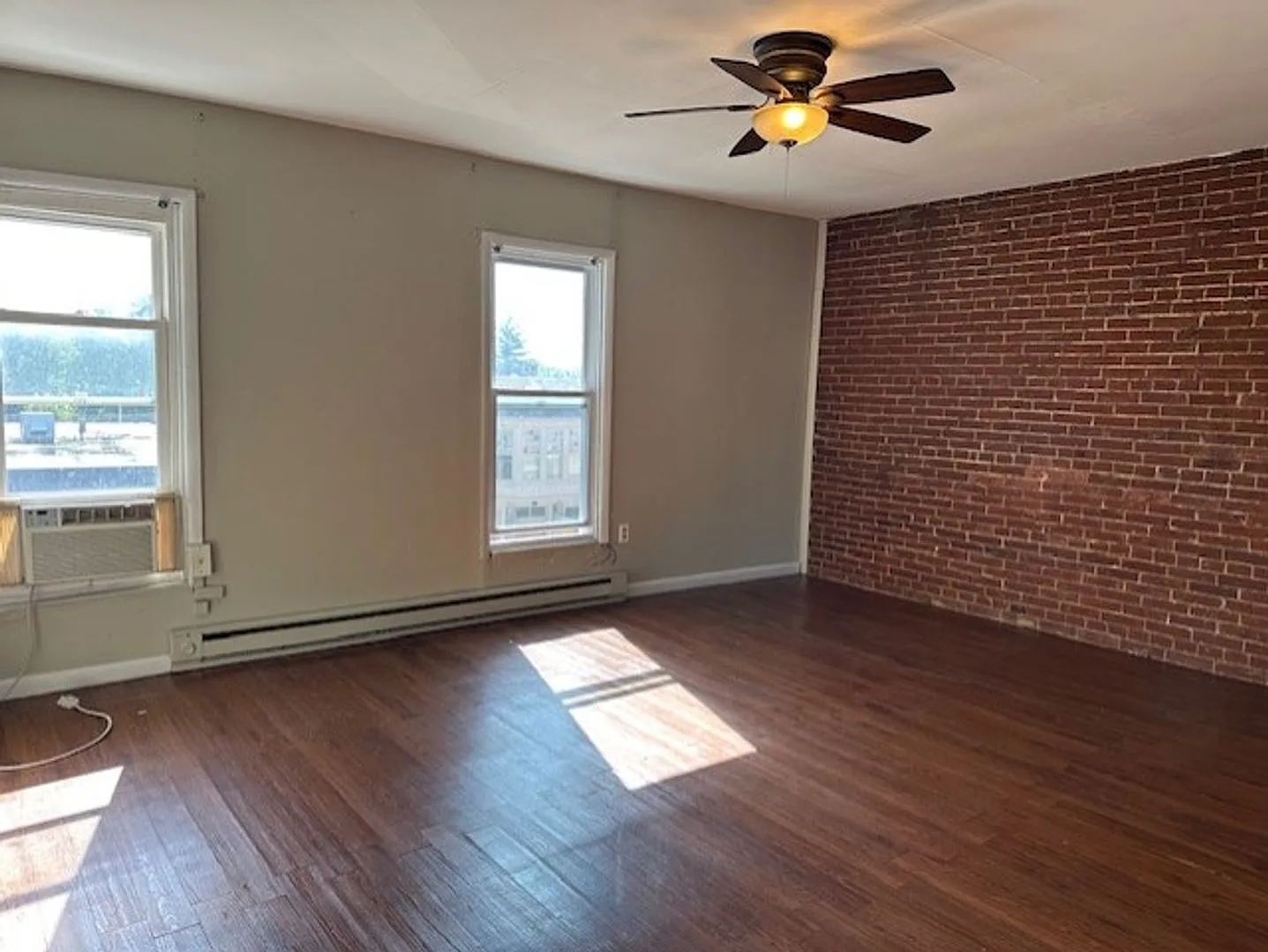 Located in Carlisle, PA, This 2-Bedroom, 1-Bath 3rd Floor Apartment Offers Straightforward, Comfo... — Photo 3