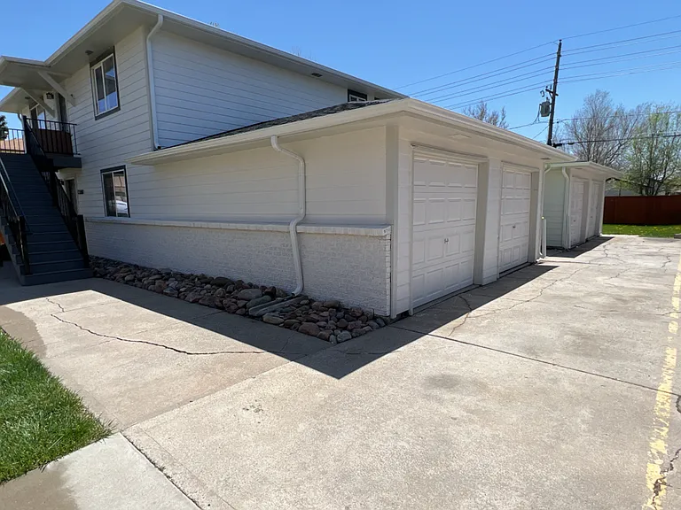 Top Unit Available! 2 Bed 1 Bath Condo — Photo 23