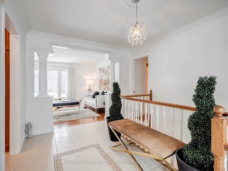 135 Jennifer Cres — Photo 1