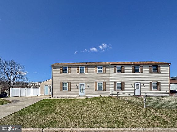 3rd image of 520 Martinelli Ave