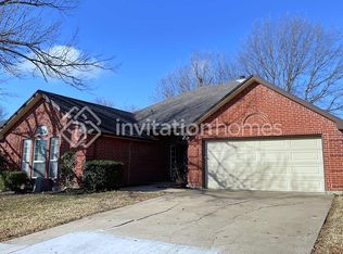 1427 New Haven Dr, Mansfield, TX 76063